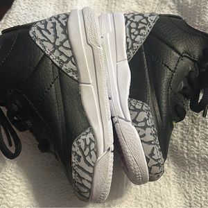 Children’s Jordans size 5, black and white little gray and green